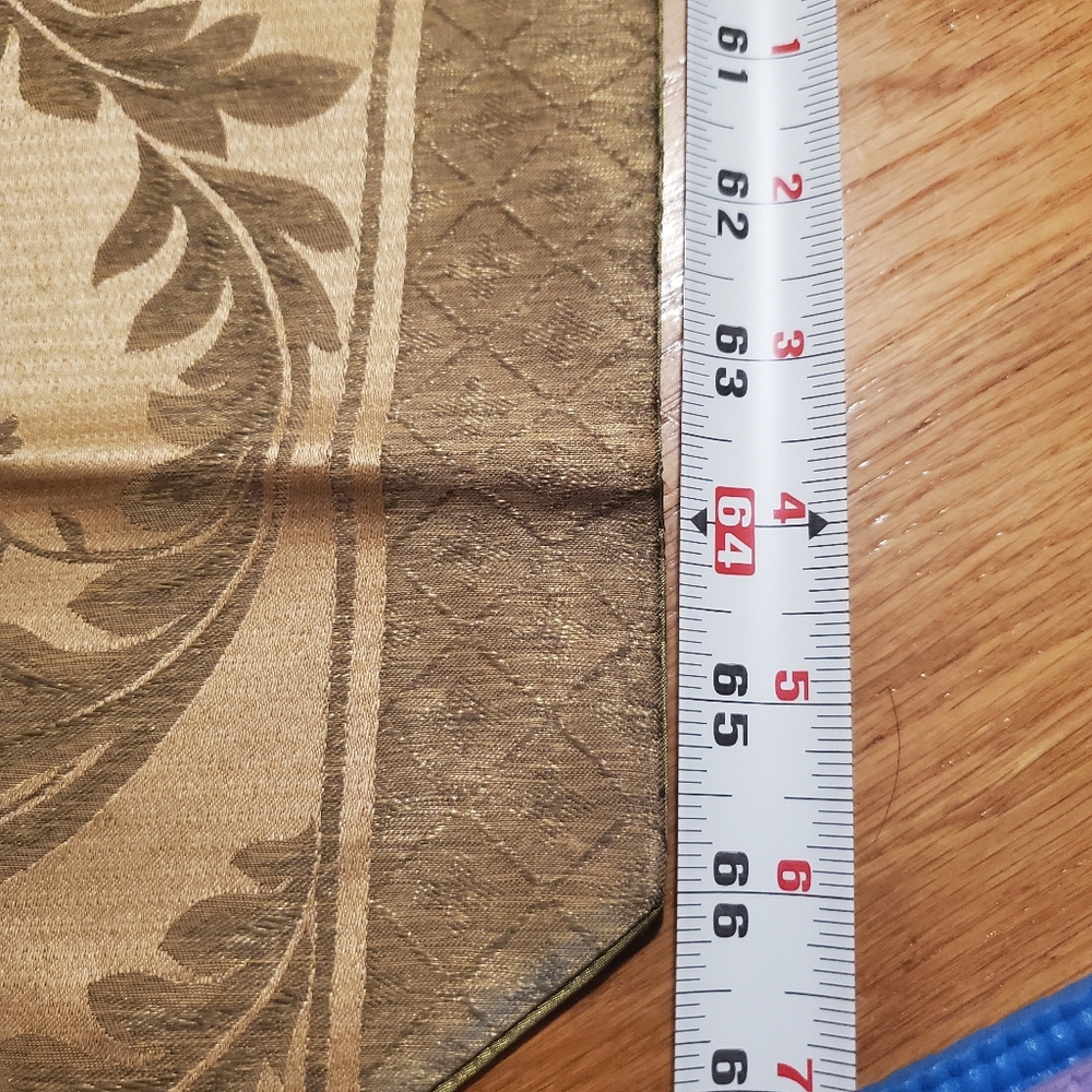 Table Runner - Picture 5 of 5
